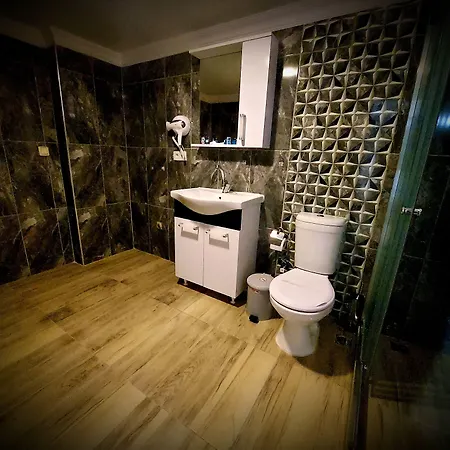 Stone House 酒店 2*