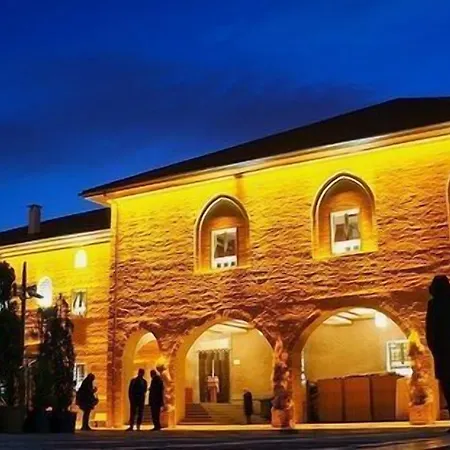 فندق Stone House